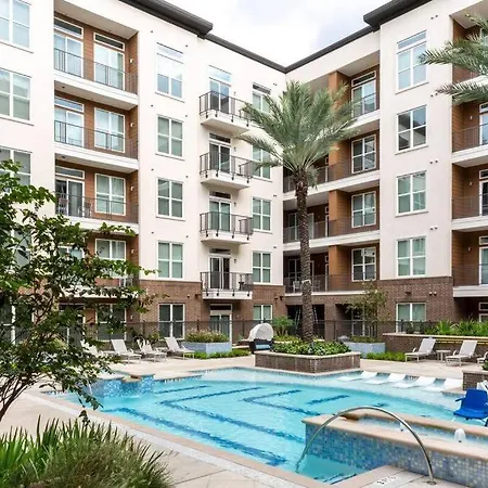 Luxury Apartment Close To Everything W Free Parking 5